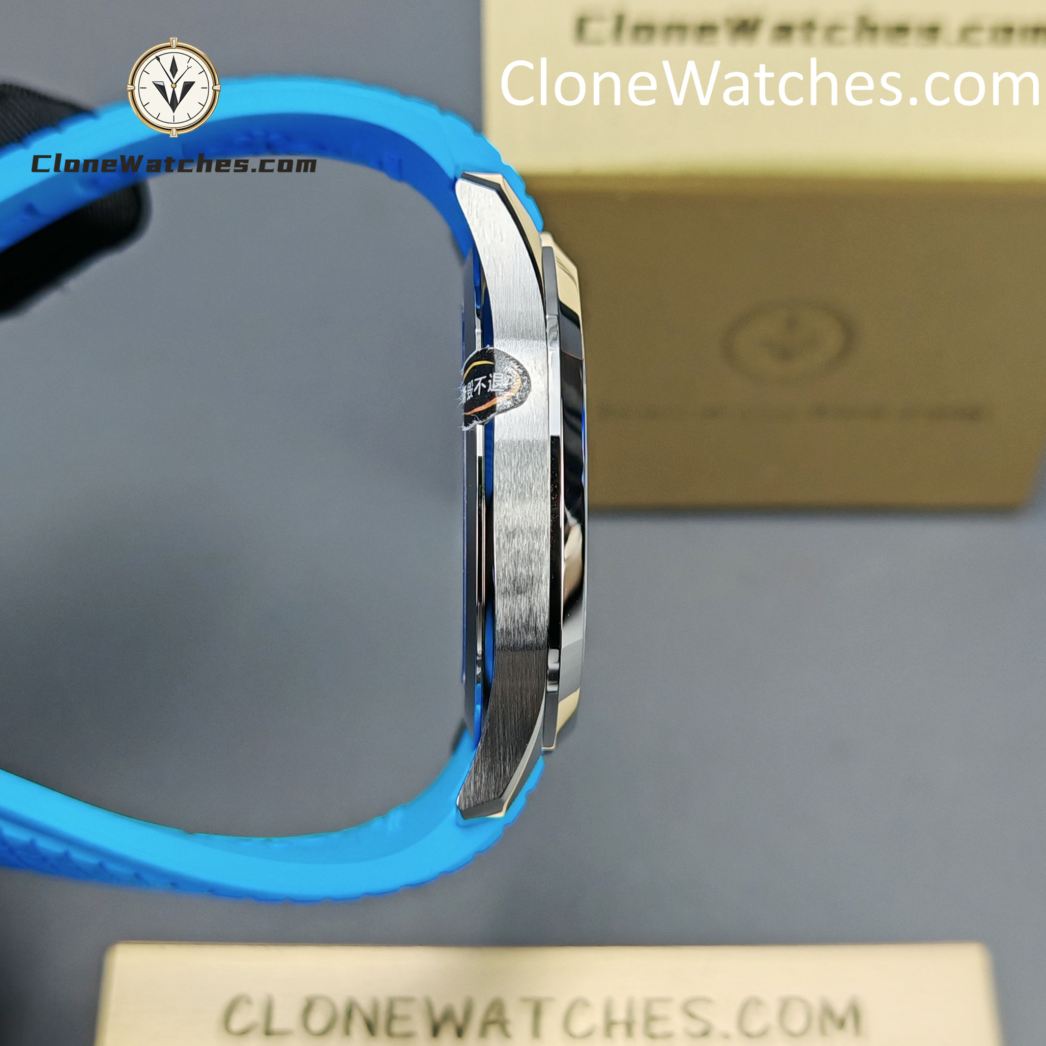 Patek Philippe Super Clone Watches 1:1 Aquanaut 5167 Black Dial Blue Strap 40mm