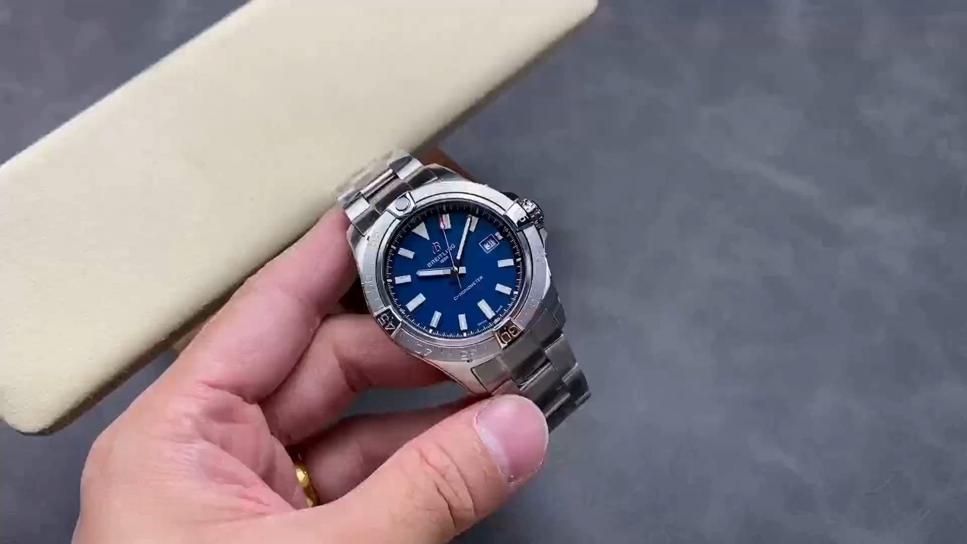 Breitling Avenger Automatic 42mm A17328101C1A1 Replica