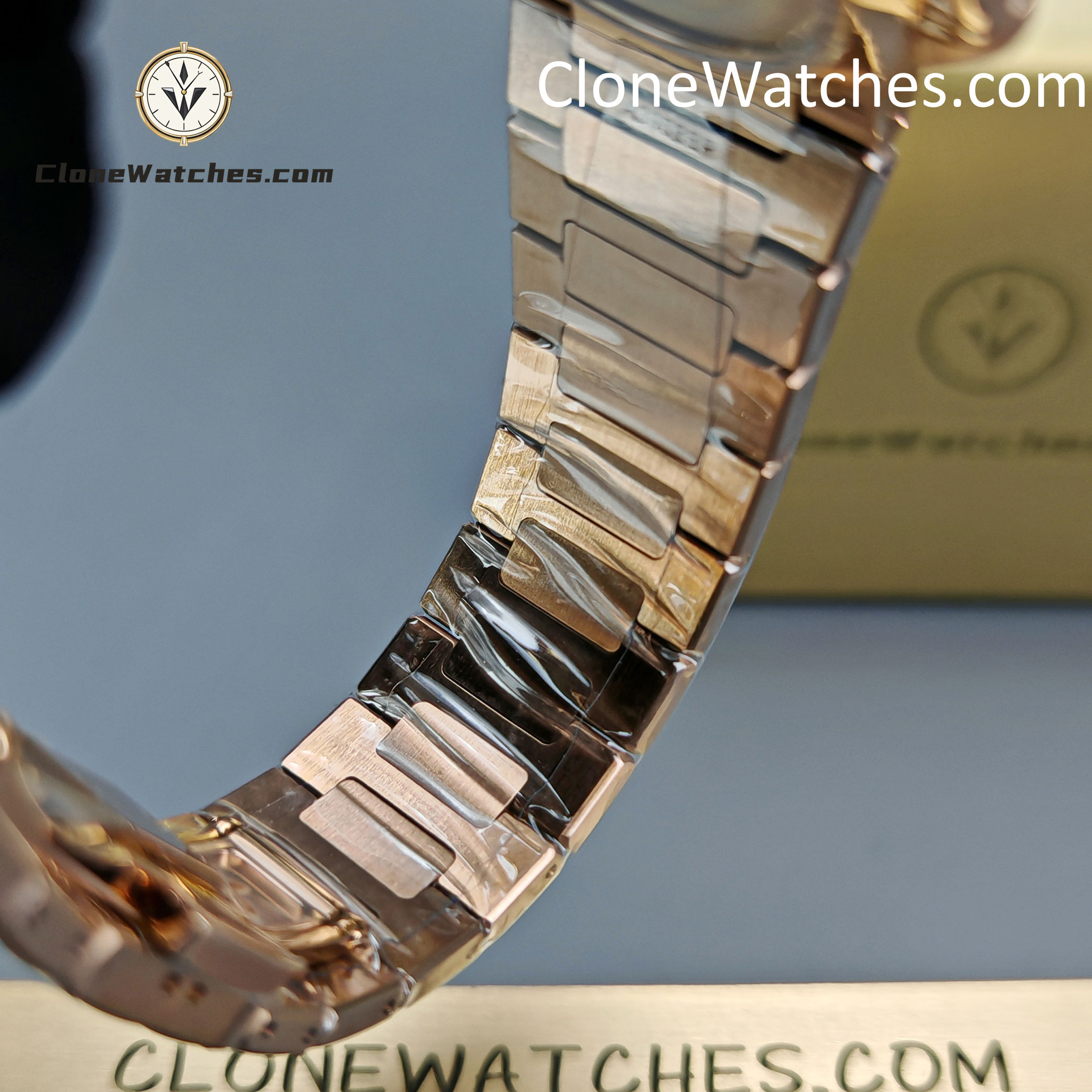 Patek Philippe Super Clone Watches 1:1 Nautilus Rose Gold 7118/1R-010 35.2 mm