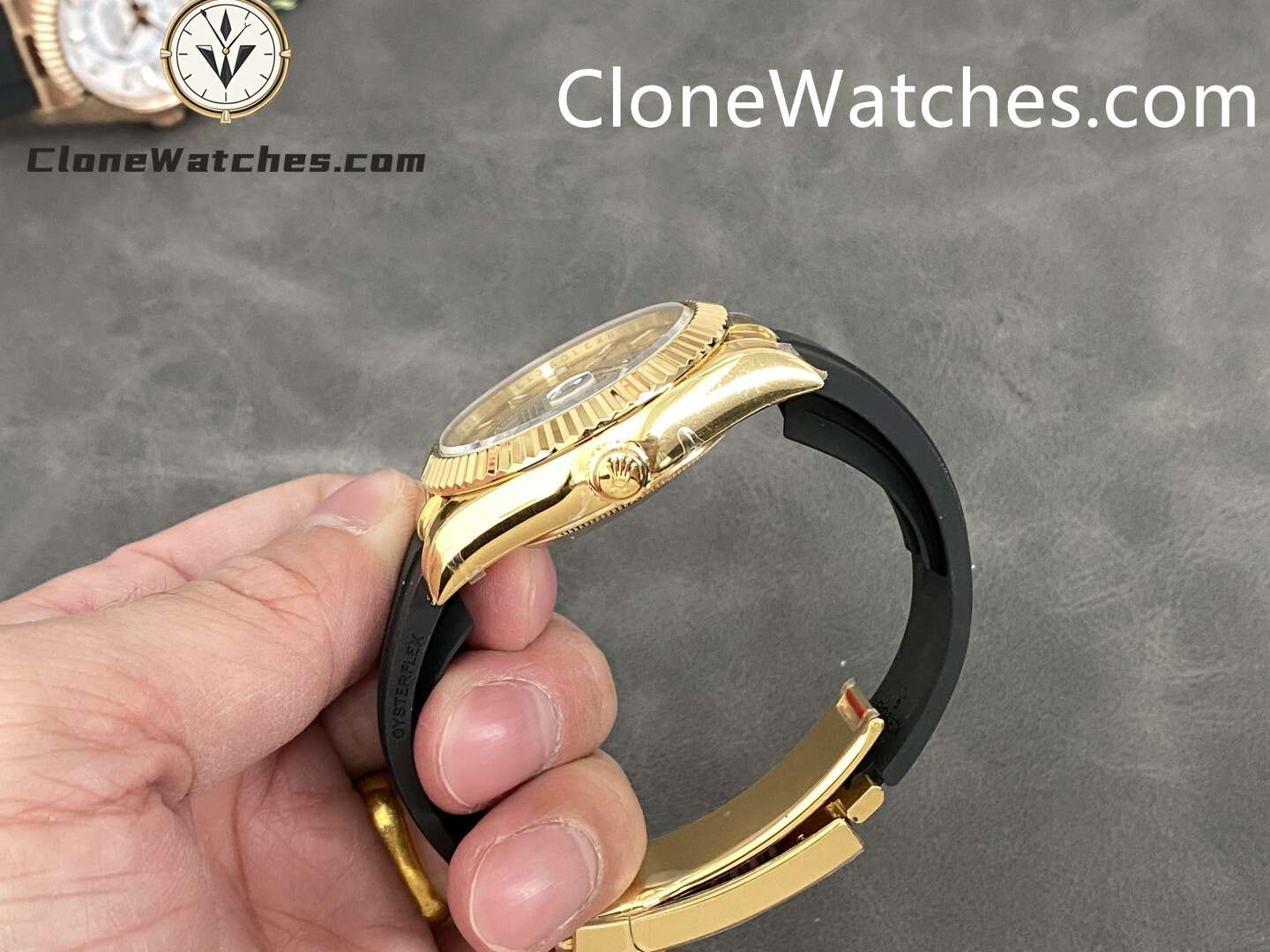 Rolex Super Clone Watch 1:1 Sky Dweller Gold Dial M326238-0007 42MM Rubber Strap