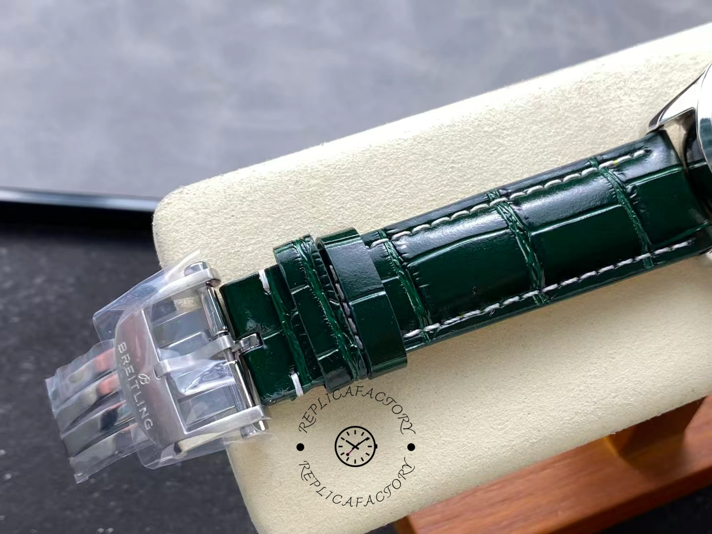 Breitling Premier B01 Chronograph 42 Bentley British Racing Green AB0118A11L1X1 Replica Watch