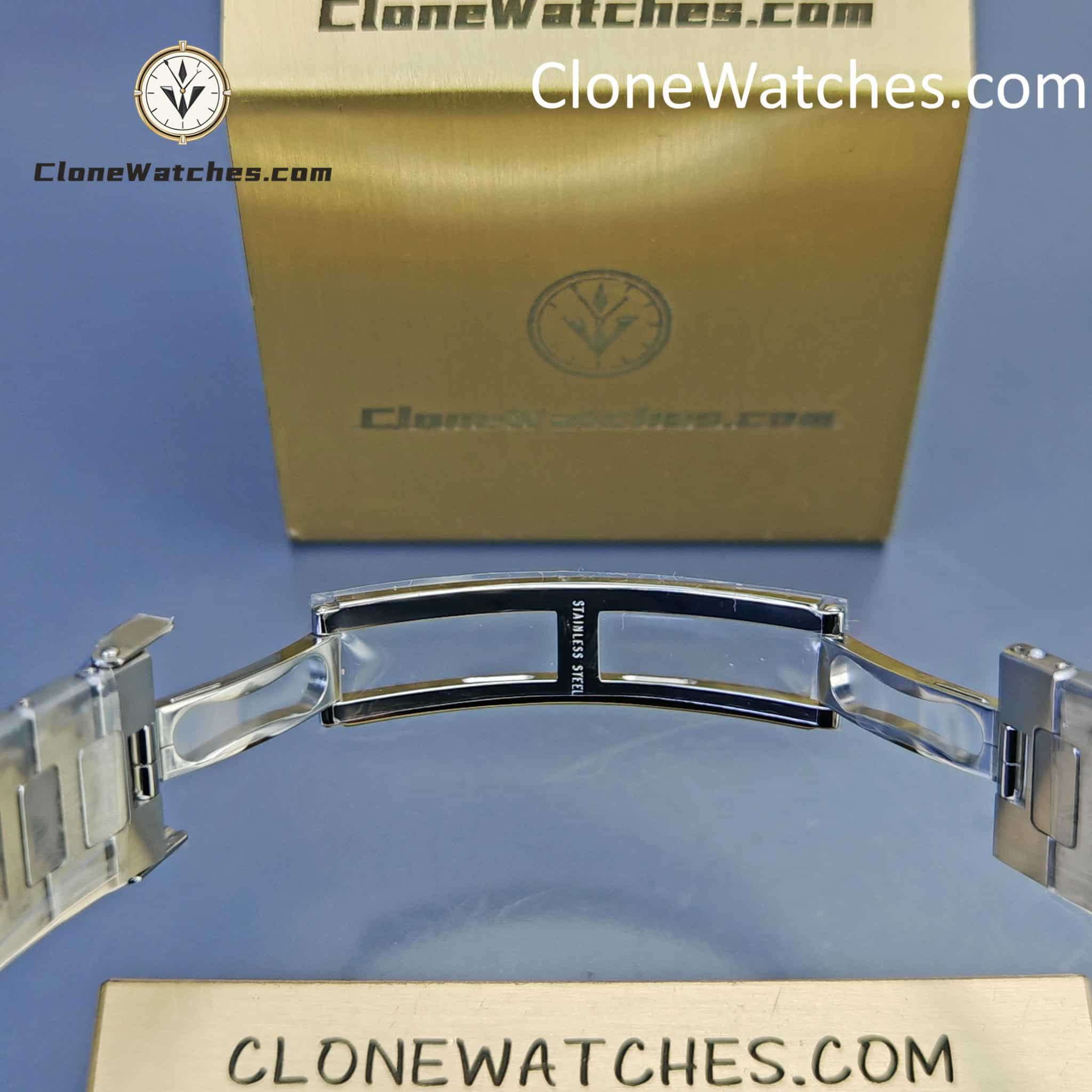 Patek Philippe Super Clone Watches 1:1 Nautilus 5713 Blue Dial Diamond