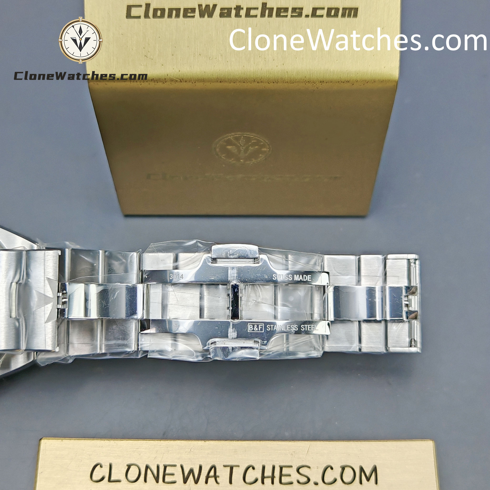 Vacheron Constantin Super Clone Watches 1:1 Overseas 4500V/210A-B126 Silvery white Dial