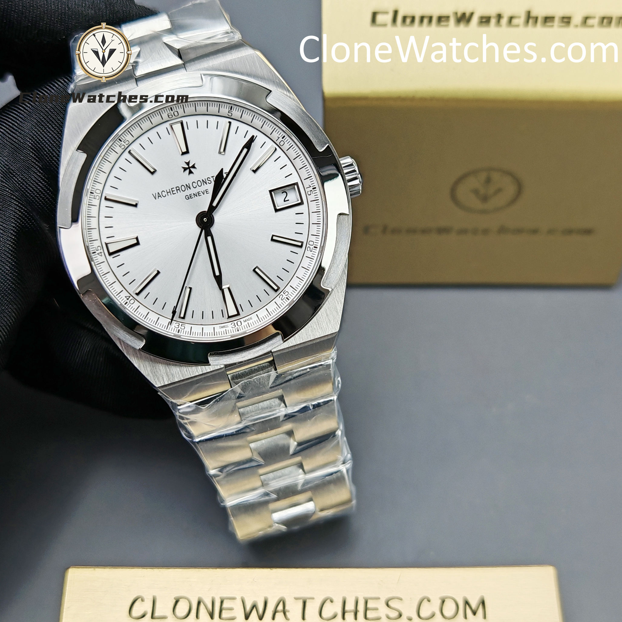 Vacheron Constantin Super Clone Watches 1:1 Overseas 4500V/210A-B126 Silvery white Dial