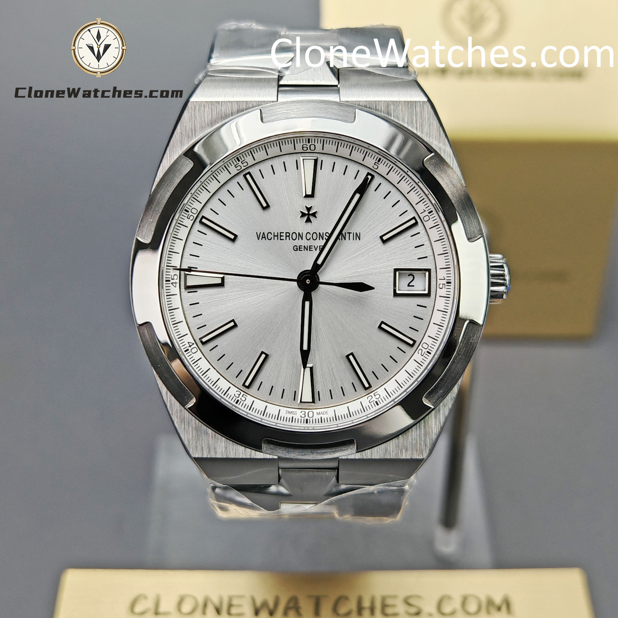 Vacheron Constantin Super Clone Watches 1:1 Overseas 4500V/210A-B126 Silvery white Dial
