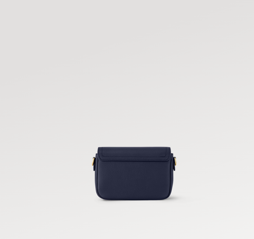 Louis Vuitton M21084 LockMe Tender