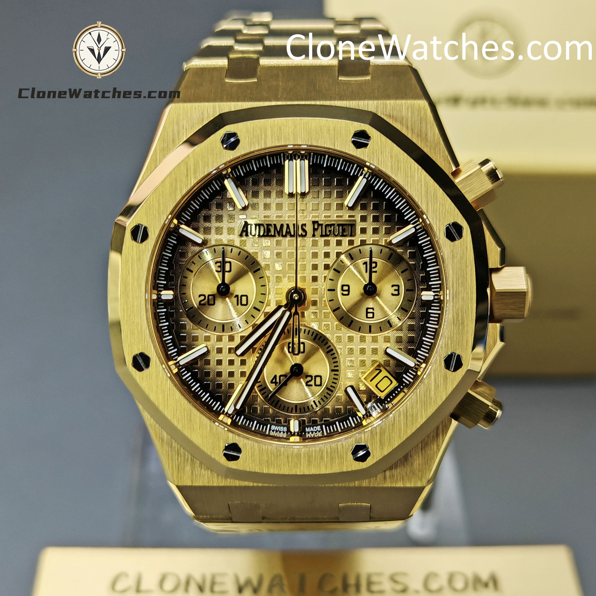 Audemars Piguet Super Clone Watches 1:1 Royal Oak Smoked Gold Dial 26240BA Selfwinding Chronograph