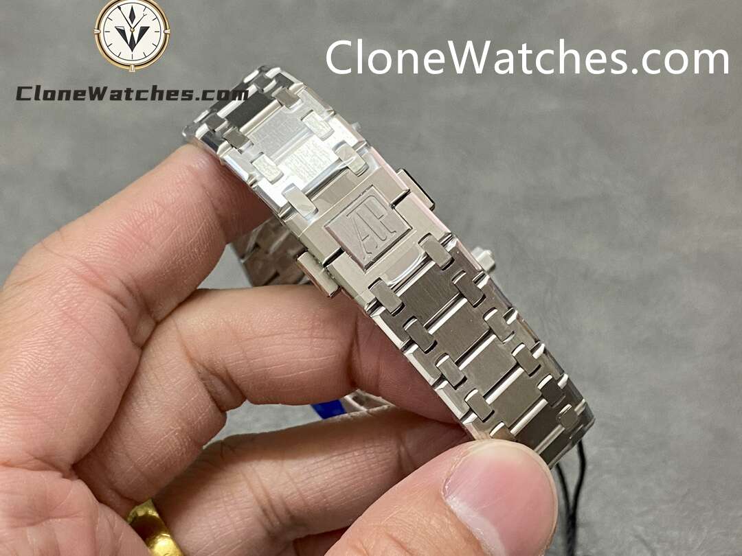 Audemars Piguet Super Clone Watches 1:1 Royal Oak”Jumbo” Extra-Thin 16202 Gradient Green Dial 39MM