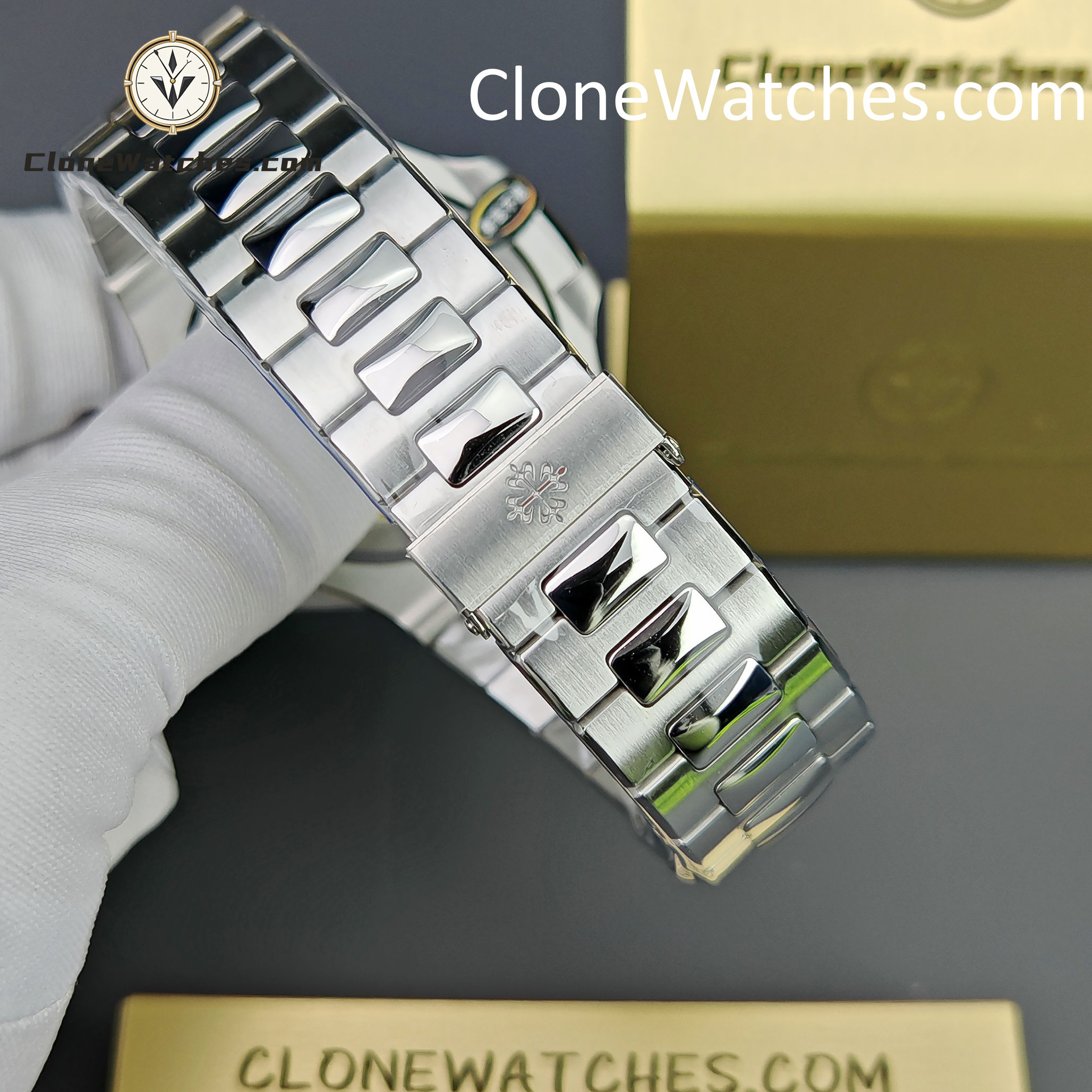 Patek Philippe Super Clone Watches 1:1 5711 Nautilus Dark blue Dial