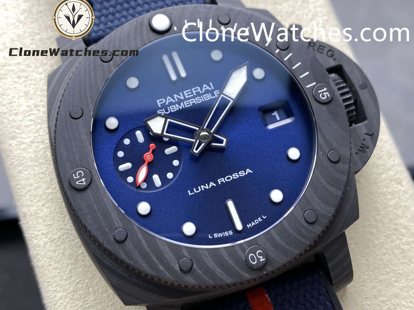 Panerai Super Clone Watches 1:1 Submersible Luna Rossa CarbotechTM PAM01563 Blue Dial