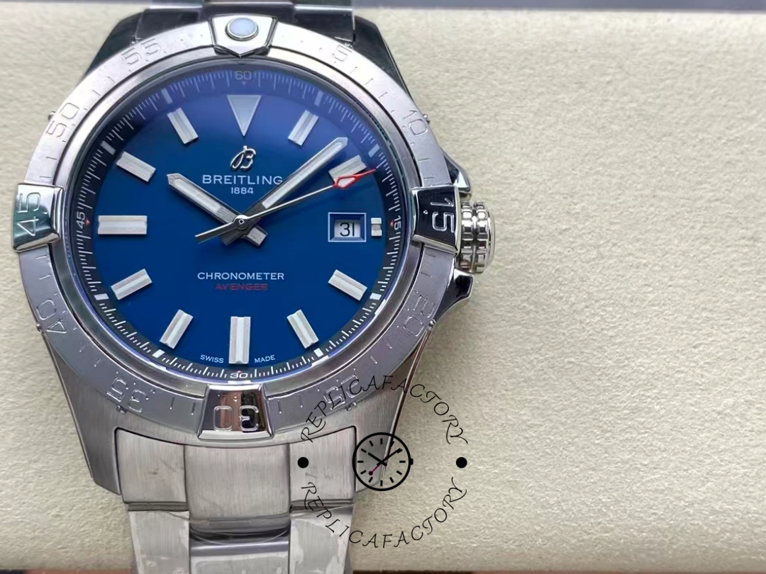 Breitling Avenger Automatic 42mm A17328101C1A1 Replica