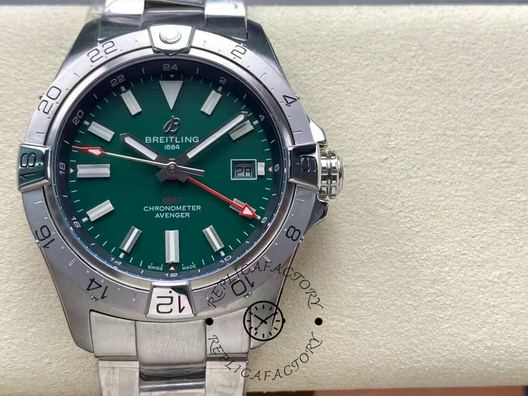 Breitling Avenger Automatic Gmt A32320101B1A1 Green Dial Replica