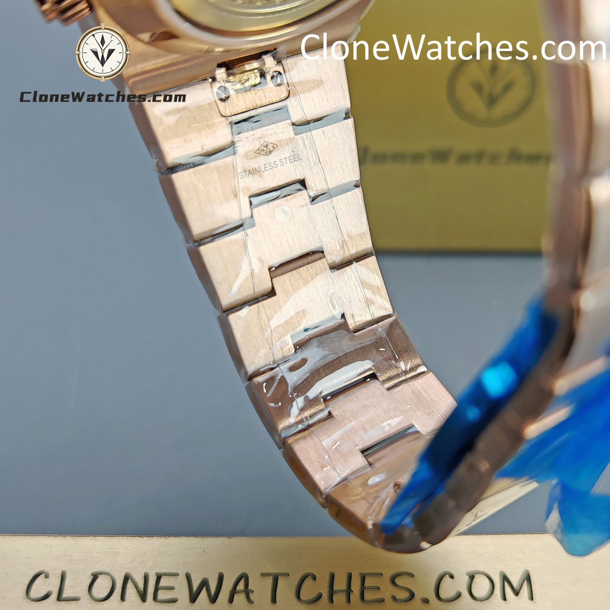 Vacheron Constantin Super Clone Watches 1:1 Overseas Chronograph Rose Gold 5500V/110R-B952 Blue Dial