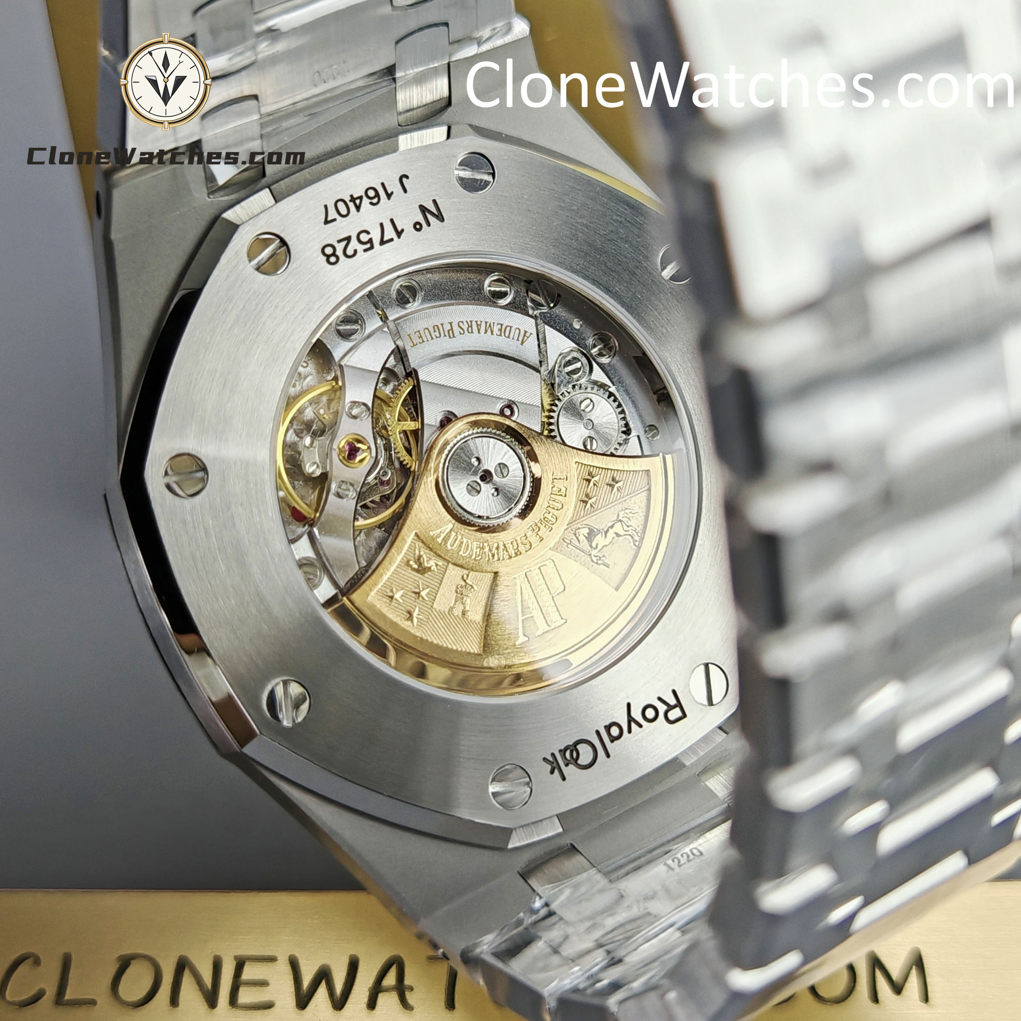 Audemars Piguet Super Clone Watches 1:1 Royal Oak 15400 White Dial