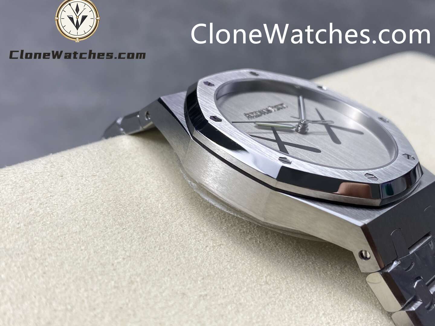 Audemars Piguet Super Clone Watches 1:1 Royal Oak x Kaws Sliver XX Dial 41 mm