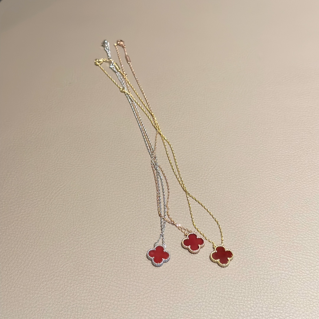 Van Cleef&Arpels  Clover Lucky Series  Red Chalcedony 18K Gold necklace