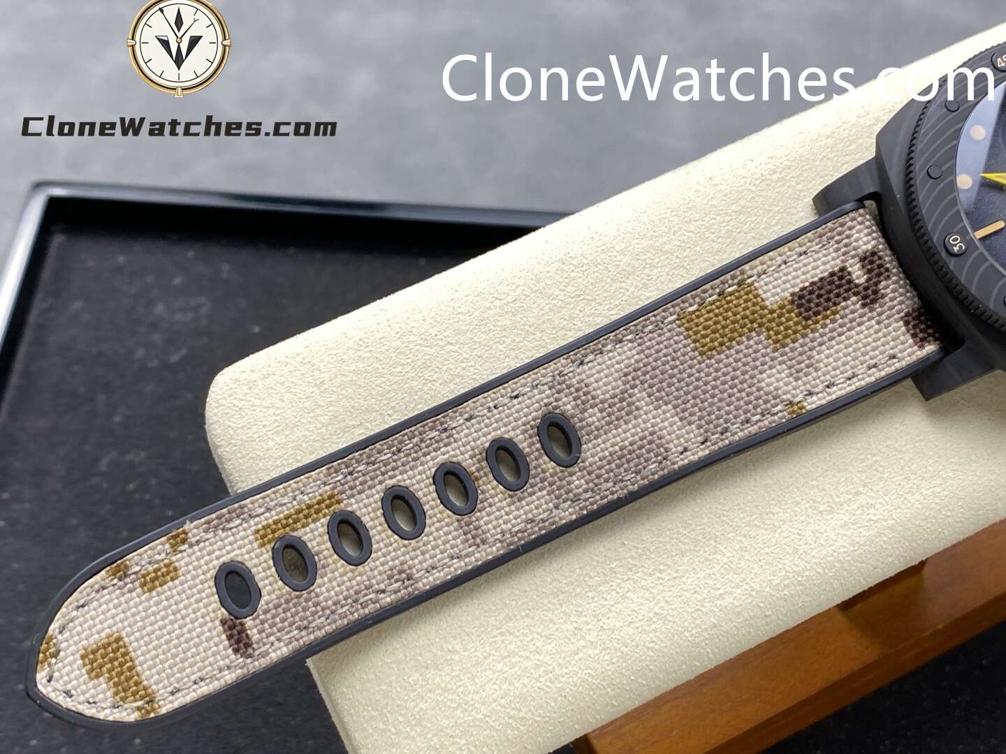 Panerai Super Clone Watches 1:1 Submersible QuarantaQuattro GMT Navy SEALs CarbotechTM 44MM PAM01513