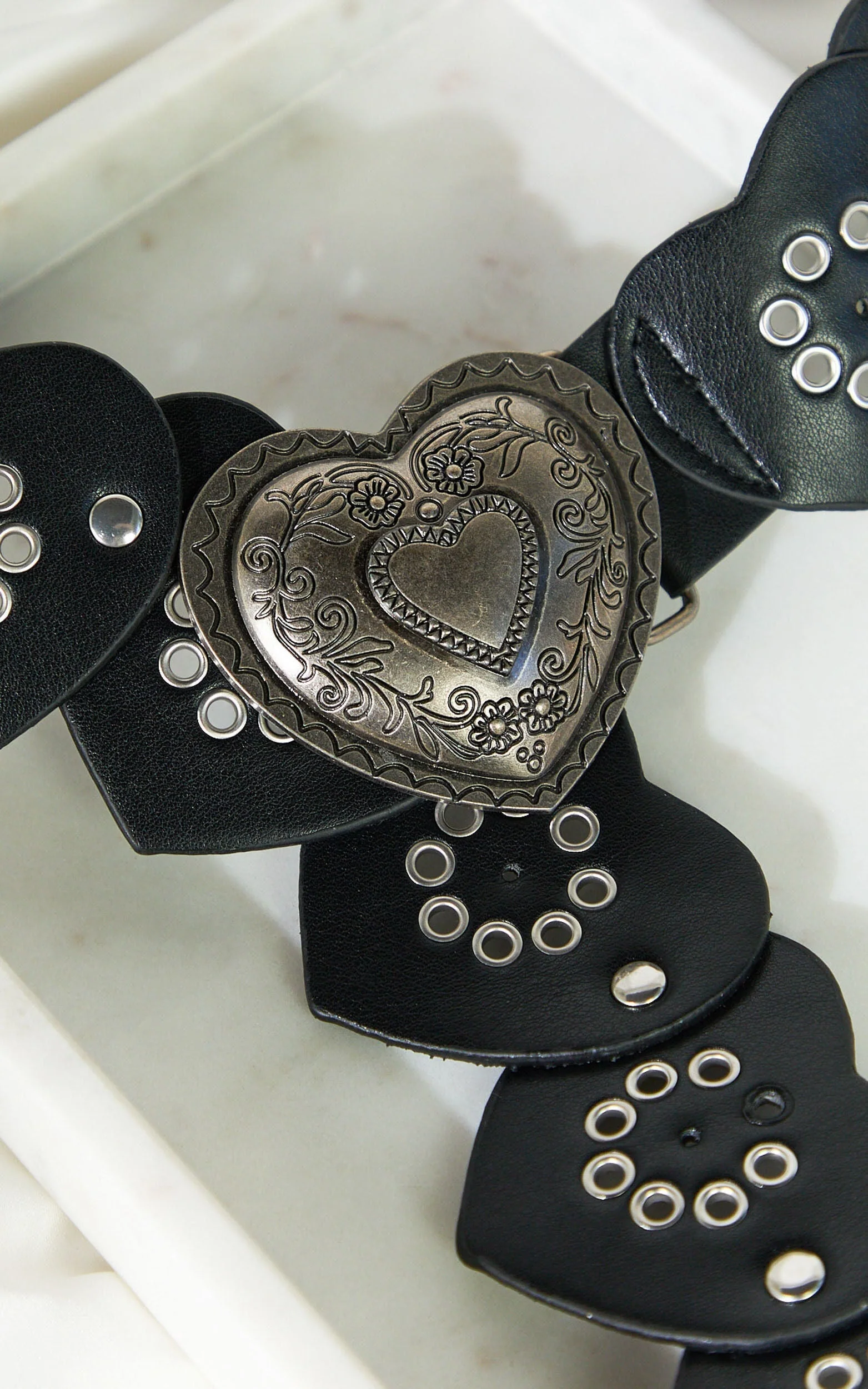 Xandy Belt - Heart Chunky Statement Belt in Black