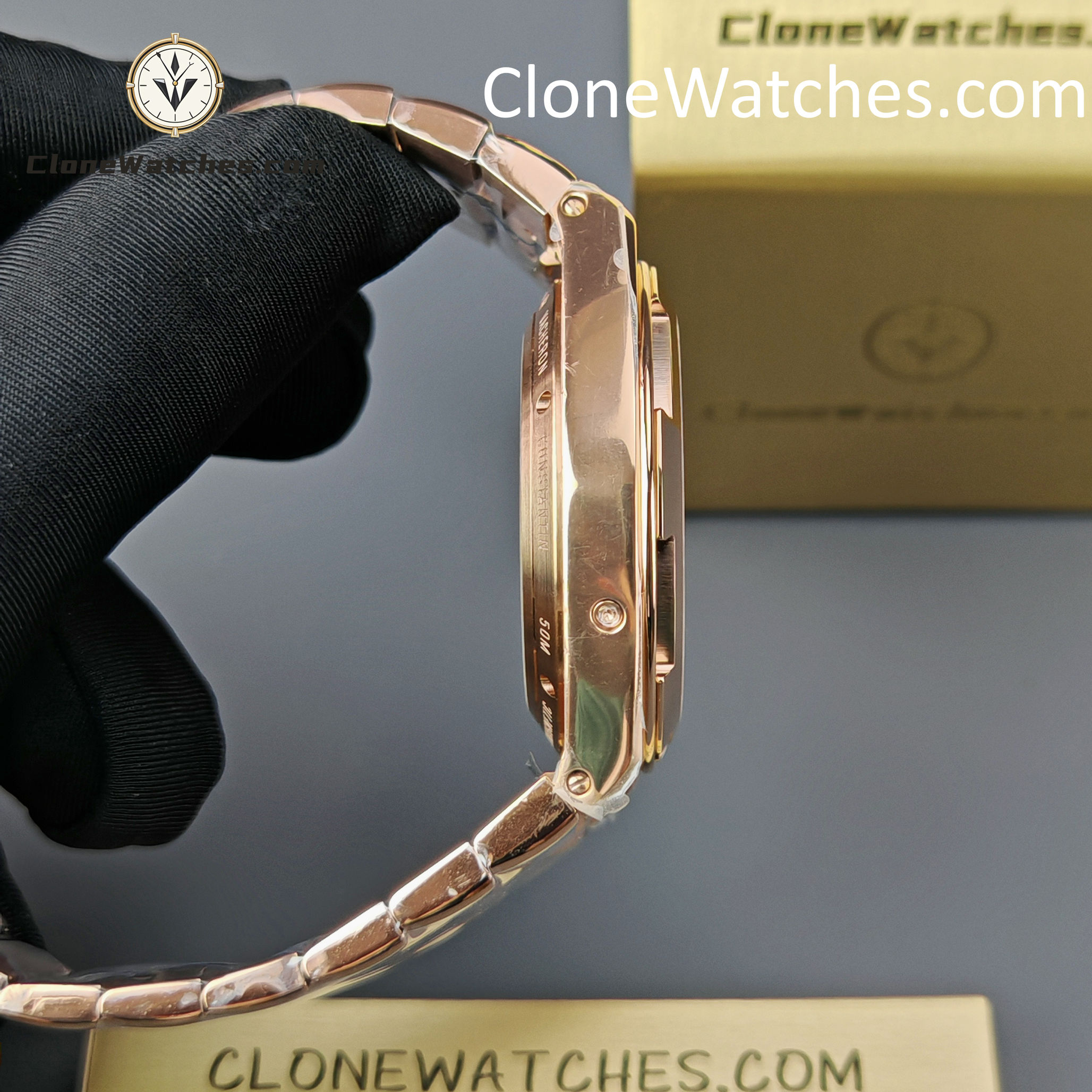 Vacheron Constantin Super Clone Watches 1:1 Overseas perpetual calendar Rose Gold 4300V/220R-B064