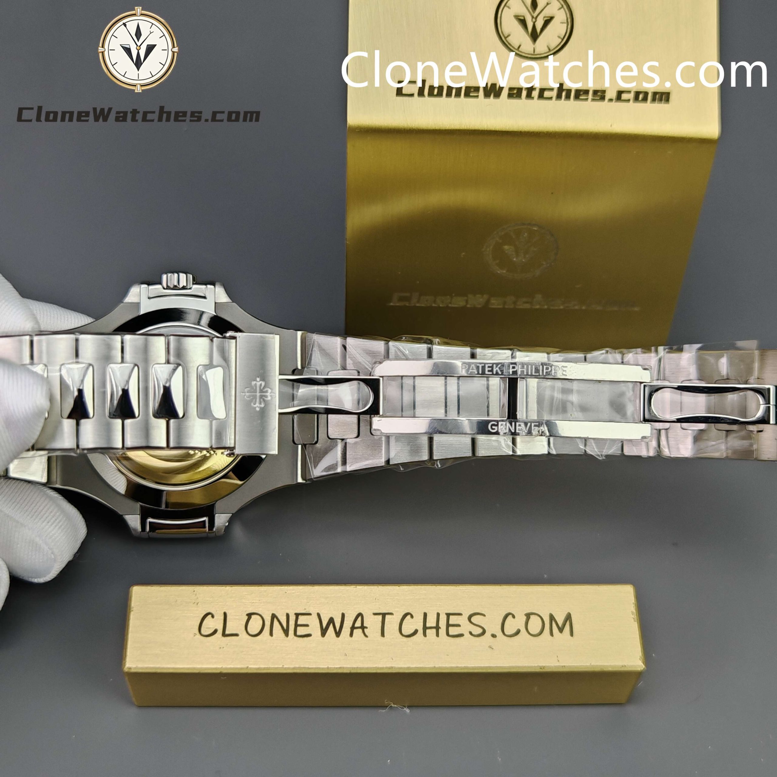 Patek Philippe Super Clone Watches 1:1 Nautilus 5726 Annual Calendar White Dial