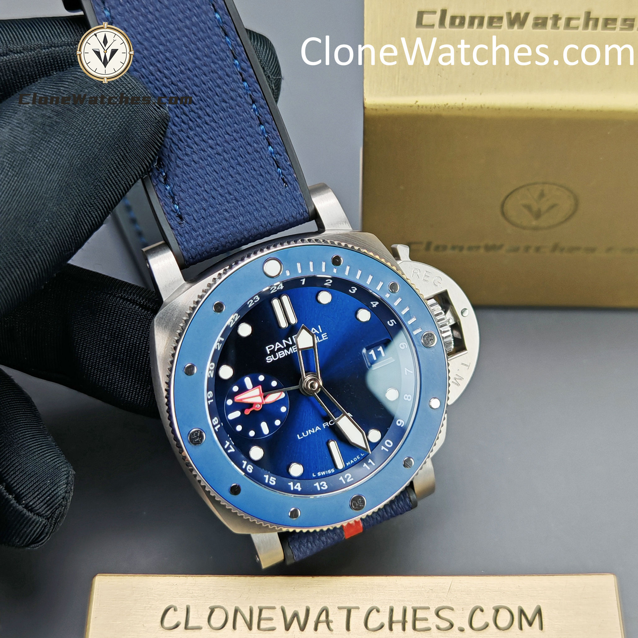 Panerai Super Clone Watches 1:1 Submersible GMT Luna Rossa Titanio PAM01507 42mm