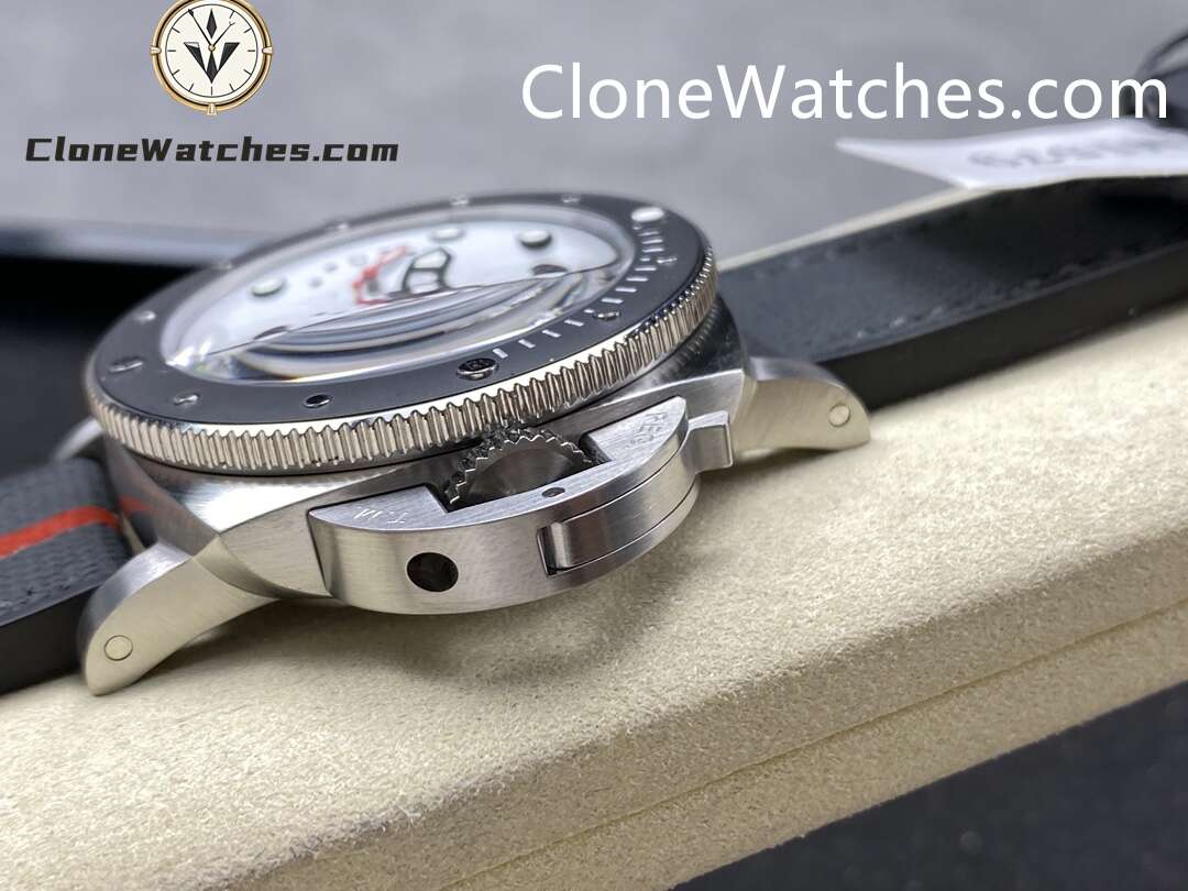 Panerai Super Clone Watches 1:1 Submersible Luna Rossa PAM01579 White Dial 42mm